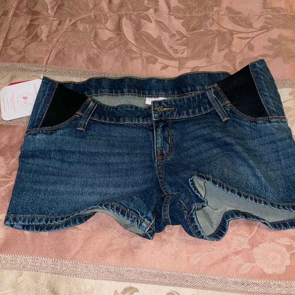 Maternity shorts